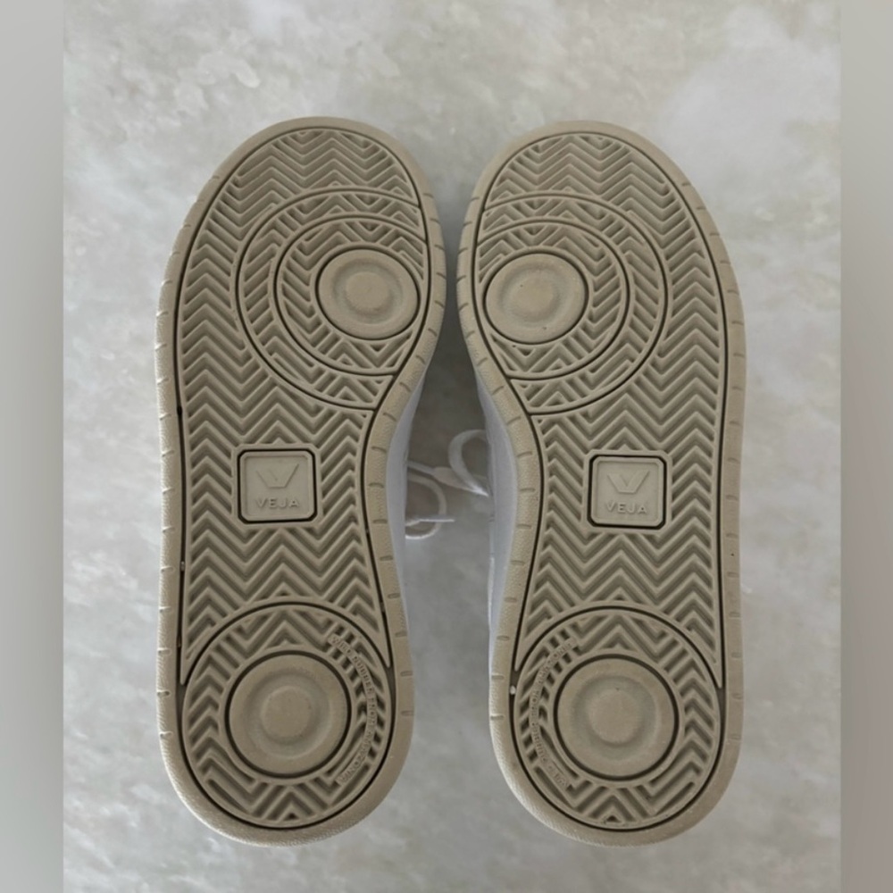 Veja Women's Sneakers in White and Silver - Picture 12 of 13